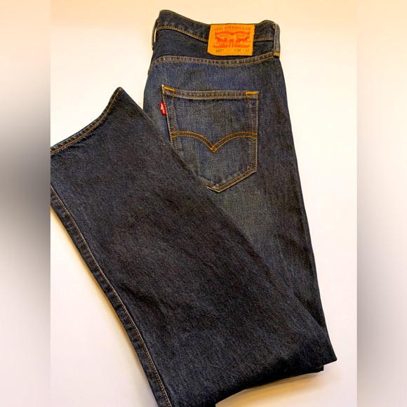 Levi’s 501 Original Fit
Dark Wash Jeans
Button Fly
Waist 34
Length 32 - Picture 1 of 5